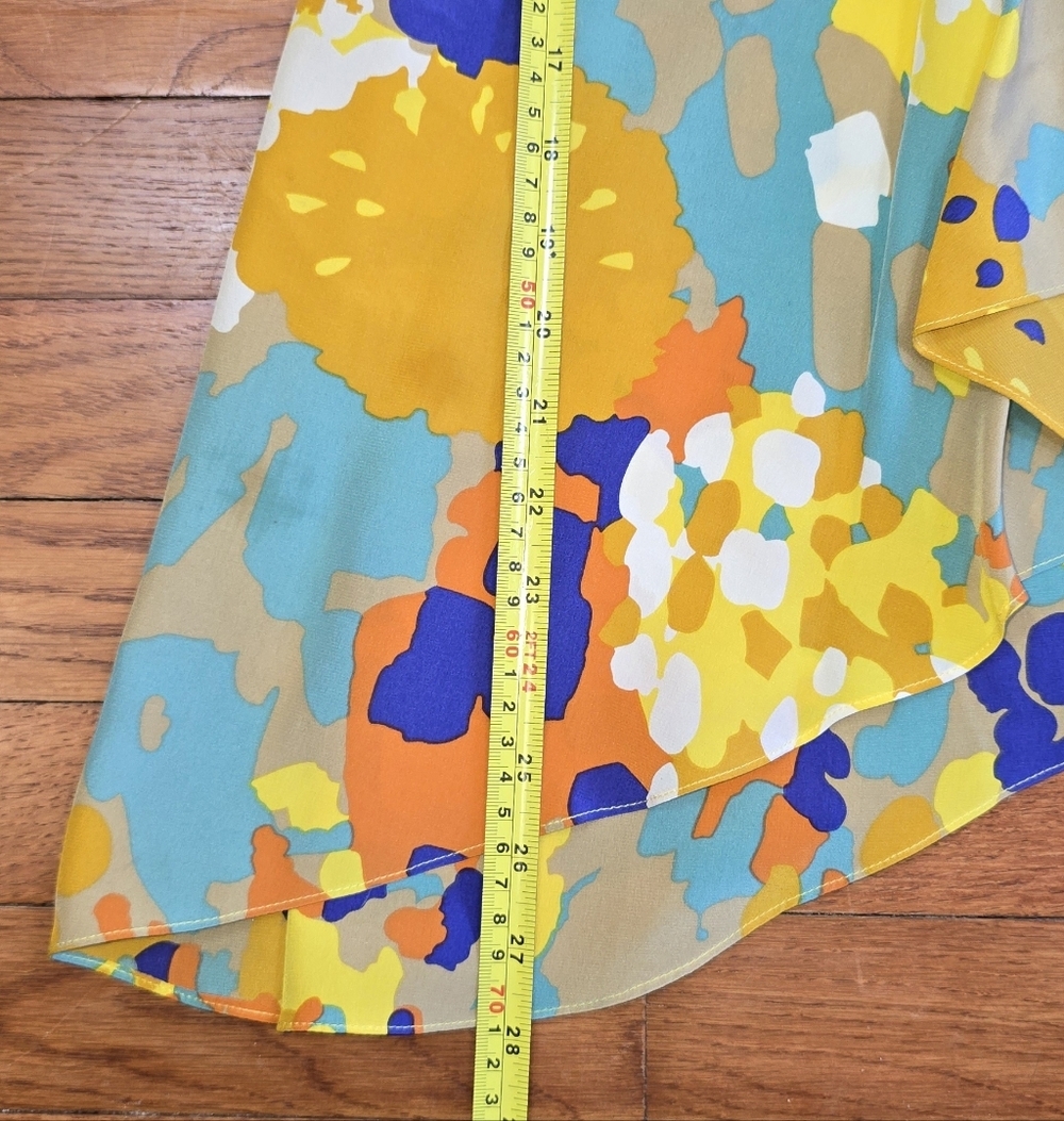 Diane von Furstenberg 100%Silk Floral V-Neck Handkerchief Hem Ruffle Top Sz. 2 - Picture 12 of 12